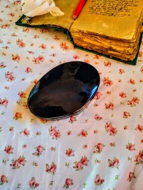 🖤 Beautifully crafted Mother of Pearl box